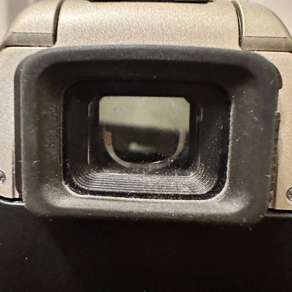 Nikon N60 52mm Tiffen zoom lens